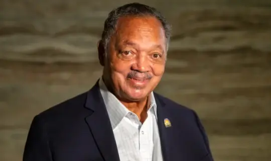 Elhunyt Jesse Jackson tiszteletes, az amerikai polgárjogi mozgalom ikonikus alakja
